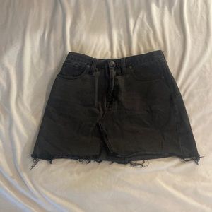 Madewell 29” A-Line black denim skirt.